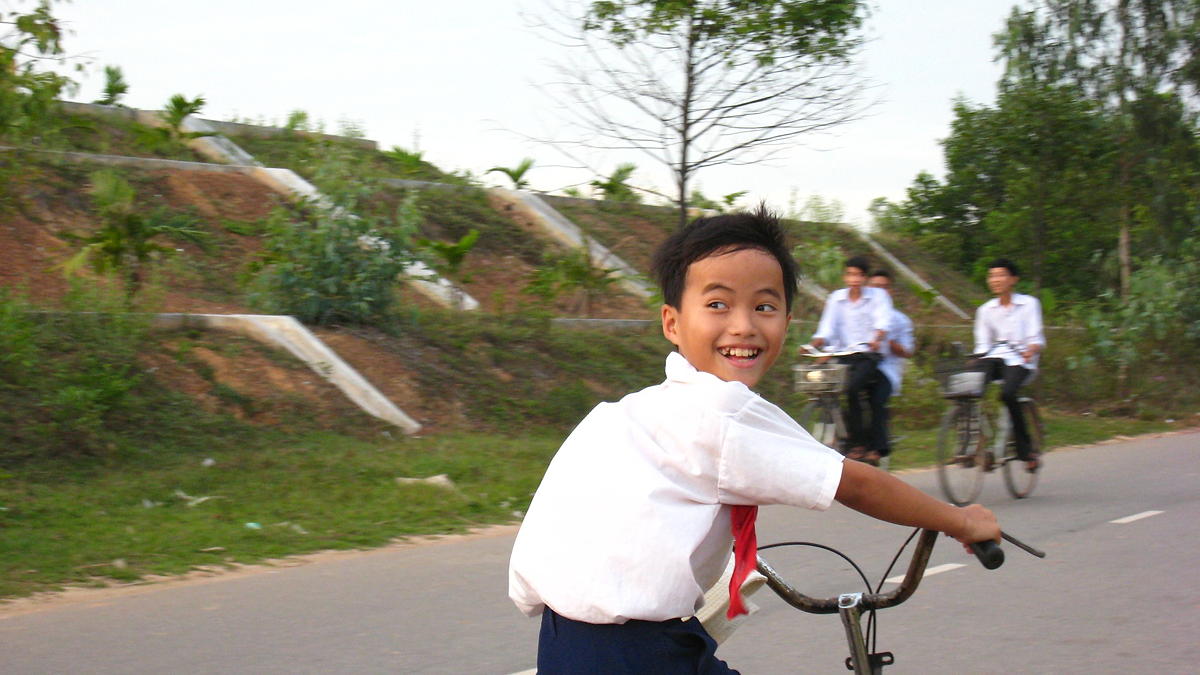 Read more about the article Thousands of Vietnamese students go back to school after virus outbreak